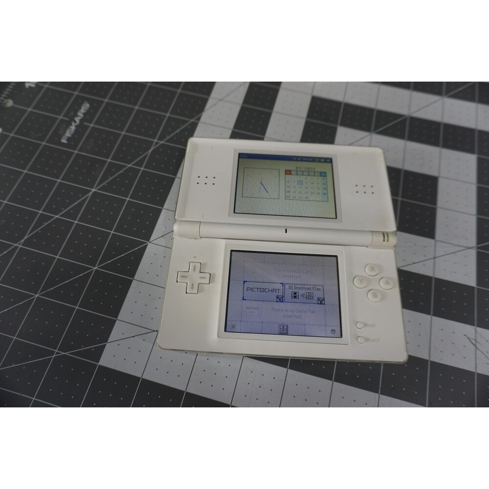 Nintendo DS Lite Handheld Console - Polar White With Stylus And Charger - Picture 8 of 10